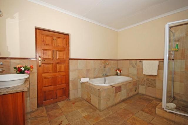 Hoopoe Haven Guest House Chartwell Buitenkant foto